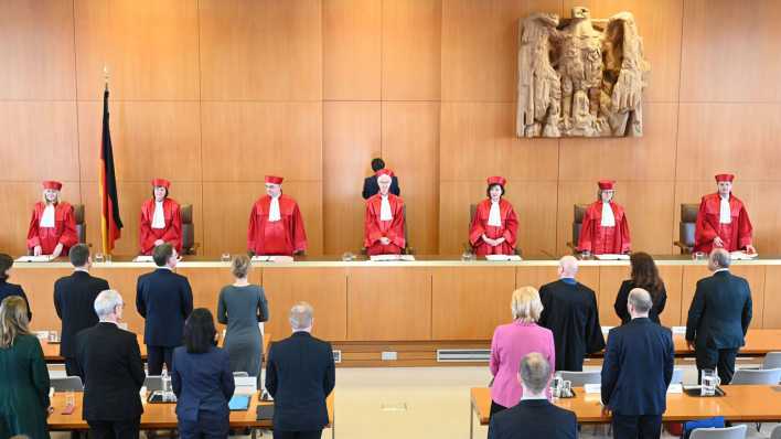 Der Zweite Senat des Bundesverfassungsgericht verkündet das Urteil in Sachen "Desiderius-Erasmus-Stiftung" (Bild: dpa)
