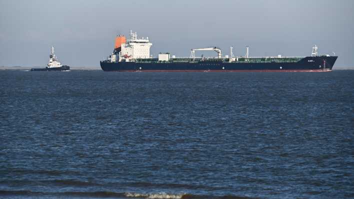 Ein Tanker schippert auf der Nordsee. (Quelle: Picture Alliance)