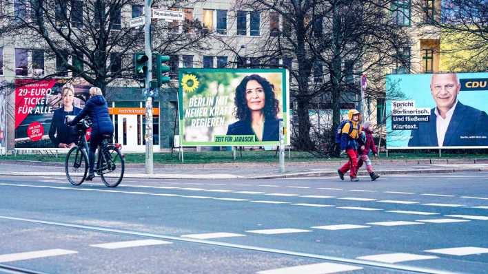 Wahlplakate in Berlin für die Wiederholungswahl des Abgeordnetenhaus Berlin