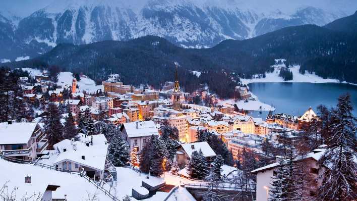 Blick auf St. Moritz im Winter (Foto: imago images / Cavan Images )