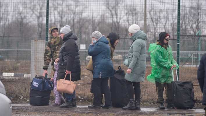 Flüchtlinge aus dem Donbass kommen in Russland an. (Quelle: Picture Alliance)