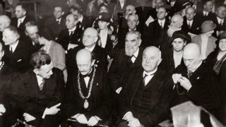 Max Planck auf einer Versammlung des Vorläufers der Max-Planck-Gesellschaft. (Quelle: Picture Alliance)