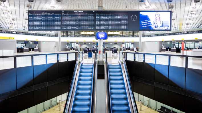 Der Flughafen Hannover-Langenhagen ist menschenleer (Bild: dpa)