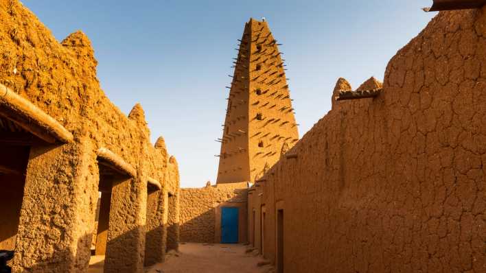 Die Moschee von Agadez in Niger (Foto: imago images / robertharding)