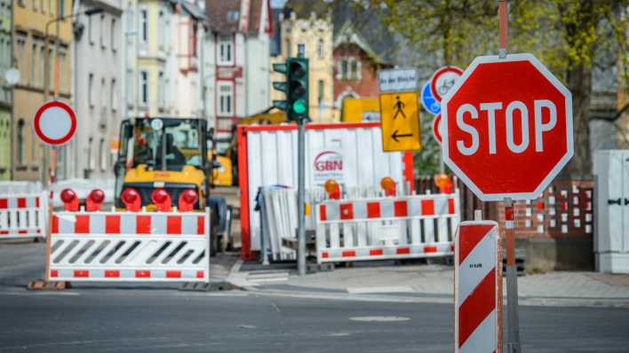 Symbolfoto: Stopschild auf einer Baustelle in Nordhausen