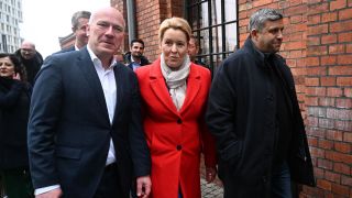 Kai Wegner (CDU), Franziska Giffey und Raed Saleh (beide SPD)