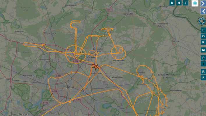 Die Flugroute eines Helikopters über dem Norden Berlins und Brandenburg zeigt die Form eines Fahrrads. (Quelle: ADS-B Exchange)