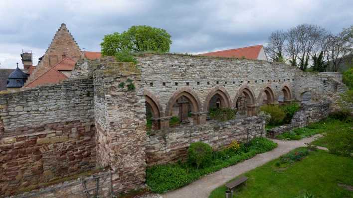 02.05.2023, Sachsen-Anhalt, Memleben: Blick auf die Klosterkirche aus dem 13. Jahrhundert im Klosters der Kaiserpfalz Memleben (Bild: dpa)