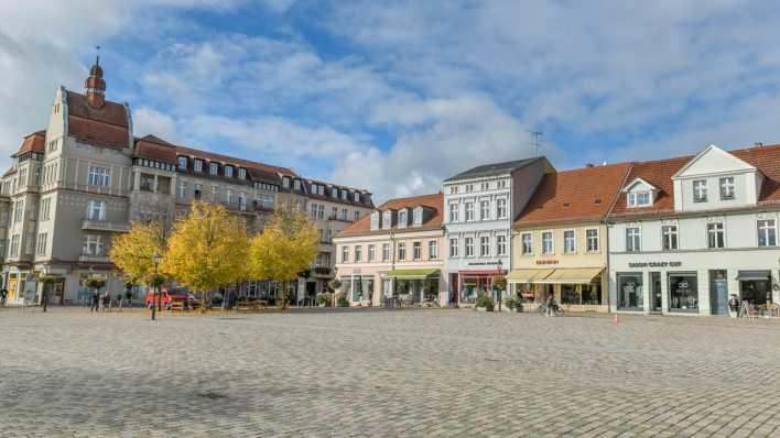 Schulplatz in Neuruppin, Landkreis Ostprignitz-Ruppin, Brandenburg, Deutschland (Bild. picture alliance / Bildagentur-online)