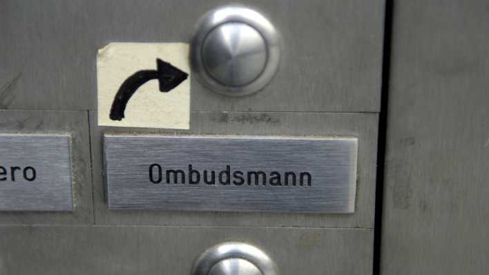 Türklingel eines Versicherungsombudsmanns in Berlin