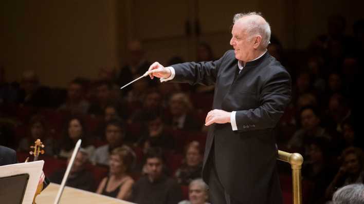 Daniel Barenboim dirigiert in der Staatsoper Berlin.