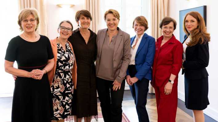 v.l.n.r.: Helga Lukoschat (EAF Berlin), Ramona Schuhmann, Silvia Troxler, Andrea Kaufmann, Elke Büdenbender, Doris Schmidauer, Mirjam Meinhardt (Bild: Liesa Johannssen)