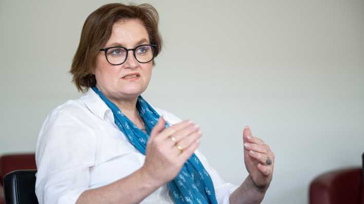 Ina Czyborra (SPD), Berliner Senatorin für Wissenschaft, Gesundheit und Pflege, bei einem Interview