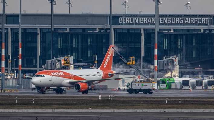 Easyjet-Flugzeug am BER
