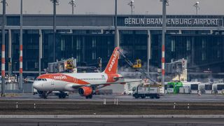 Easyjet-Flugzeug am BER