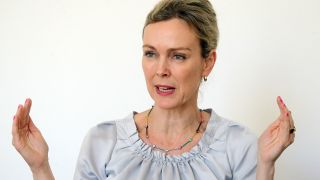 Manja Schreiner (CDU), neue Berliner Senatorin für Verkehr, Klimaschutz und Umwelt, spricht während eines Interviews in ihrem Amtssitz am Köllnischen Park.