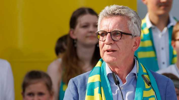 Thomas de Maizière, Präsident des Deutschen Evangelischen Kirchentags, spricht beim Auftakt-Gottesdienst.