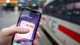 Bahn-Apps auf einem Smartphone
