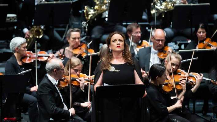 Deutsche Oper Berlin_Hérodiade (konzertant)_Clémentine Margaine als Hérodiade_foto: Bettina Stoess