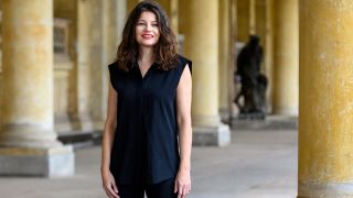 Dorothee Oberlinger, Intendantin der Potsdamer Musikfestspiele steht im Schlosspark Sanssouci (Bild: Musikfestspiele Potsdam Sanssouci / Stefan Gloede)