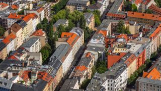 Häuser in Berlin aus der Perspektive von oben