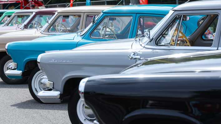 Oldtimer bei einem Festival in Moskau