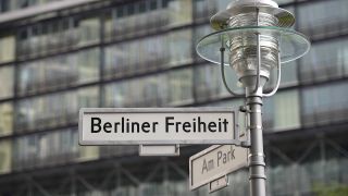 Straßenschild "Berliner Freiheit" nahe dem Potsdamer Platz in Berlin.