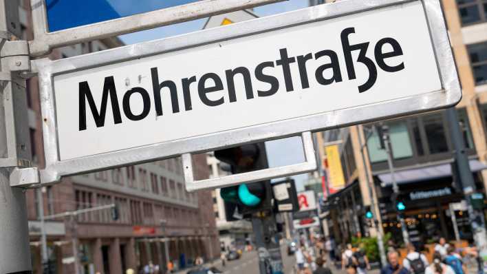 Mohrenstraße, Straßenschild im Bezirk Mitte
