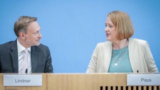 Christian Lindner (FDP), Bundesminister der Finanzen, und Lisa Paus (Bündnis 90/Die Grünen), Bundesministerin für Familie, Senioren, Frauen und Jugend, geben eine Pressekonferenz zur Vorstellung der Einigung der Koalition über die Eckpunkte der Kindergrundsicherung. (Bild: dpa)