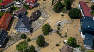 In Schwarzenbach in Slowenien sind viele Straßen überschwemmt.