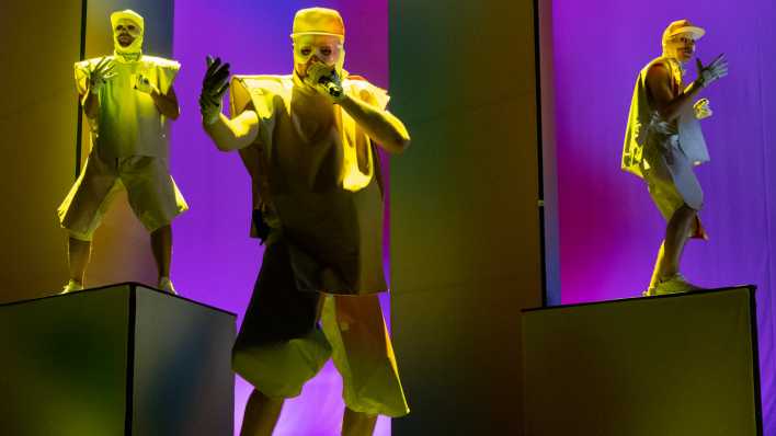 Deichkind beim Konzert in der Münchner Olympiahalle