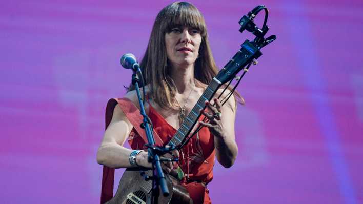 Die Musikerin Feist auf der Bühne
