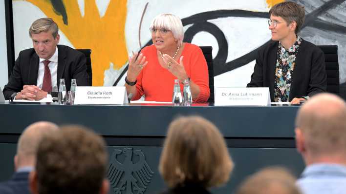 Uwe Neumärker, Kulturstaatssekretärin Claudia Roth und Anna Lührmann