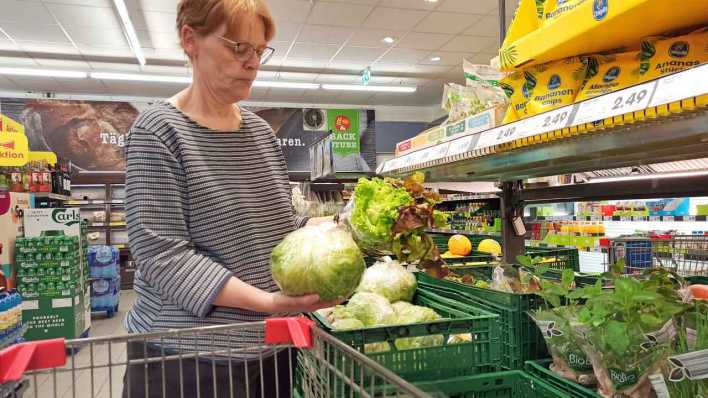 7.8.2023: Einkauf in einem Supermarkt (Bild: IMAGO/Martin Wagner)