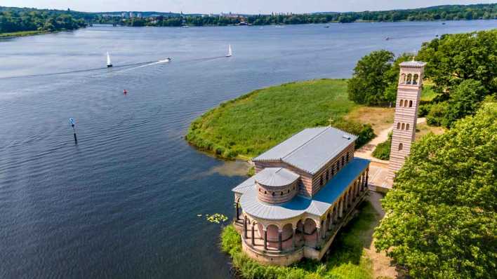 Heilandskirche Sacrow bei Potsdam (Bild: imago images/Rainer Weisflog)