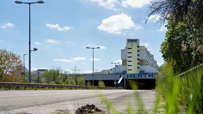 Der Autotunnel an der Schlangenbader Straße ist aus Sicherheitsgründen gesperrt.