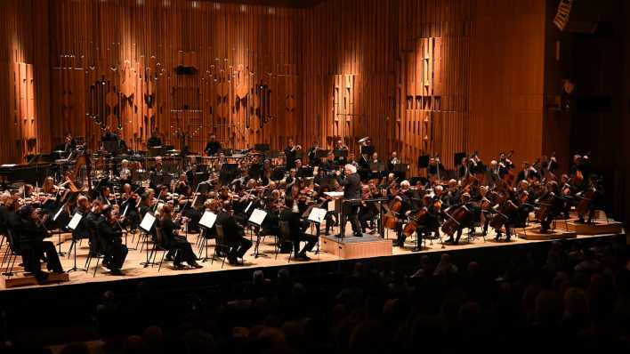 Das London Symphony Orchestra dirigiert von Sir Simon Rattle