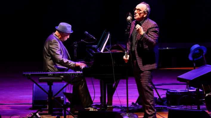 ARCHIV: Konzert Elvis Costello mit Steve Nieve (Bild: picture alliance / NurPhoto)