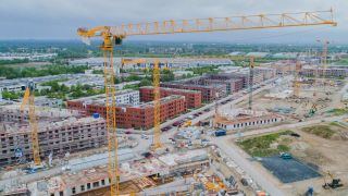 Mehrfamilienhäuser mit tausenden Wohnungen werden im Neubaugebiet gebaut