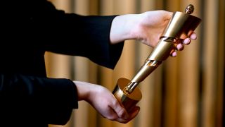 Die Trophäe "Lola" bei einem Fototermin zu der Bekanntgabe der Nominierungen für den Deutschen Filmpreis 2023