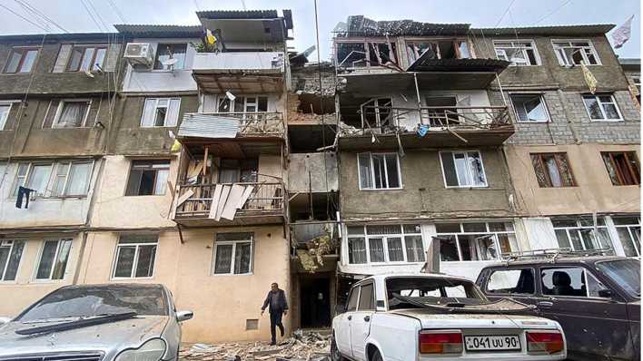 Konflikt um Berg-Karabach - ein beschädigtes Wohnhaus