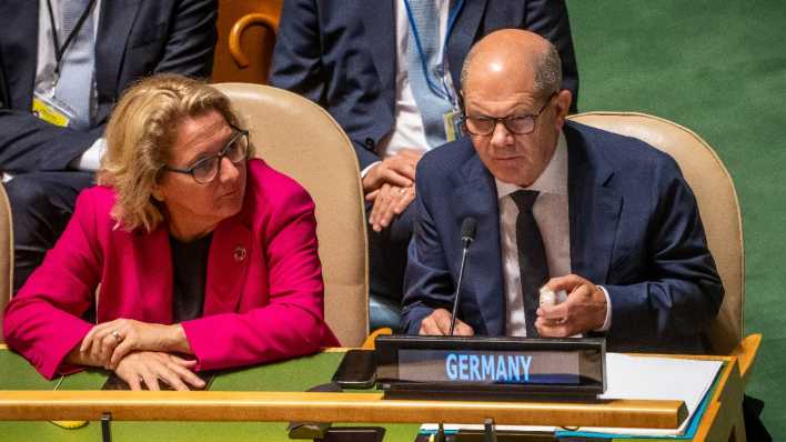 Vereinte Nationen in New York: Bundeskanzler Olaf Scholz (SPD), neben Ministerin Svenja Schulze (SPD)