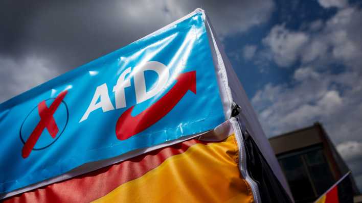 Ein Informationsstand der AfD in Cottbus (Bild: picture alliance / Andreas Franke)