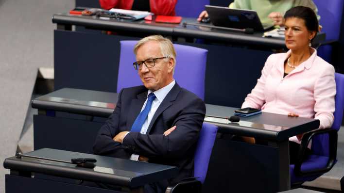 Dietmar Bartsch und Sahra Wagenknecht sitzen im Bundestag (Bild: picture alliance / Geisler-Fotopress)