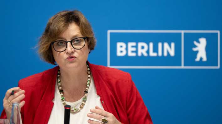 Ina Czyborra (SPD), Berliner Senatorin für Wissenschaft, Gesundheit und Pflege, spricht während einer Pressekonferenz im Roten Rathaus.