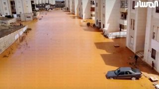 Straßen in der libyschen Stadt Darna sind nach dem Sturm "Danial" überflutet (Bild: picture alliance / dpa / Libya Almasar TV)