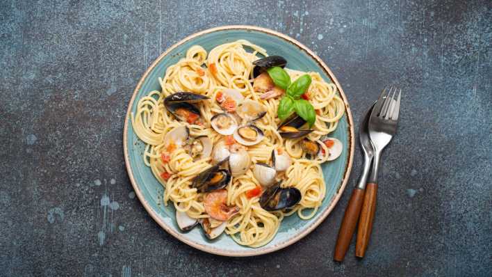 Spaghetti mit Meeresfrüchten auf einem Teller