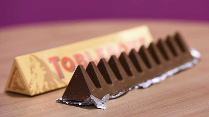 Die Menge einer Toblerone-Packung hat laut Verbraucherschützern bei gleichem Preis abgenommen.