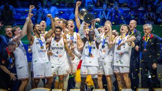Das deutsche Basketball-Team feiert den WM-Titel