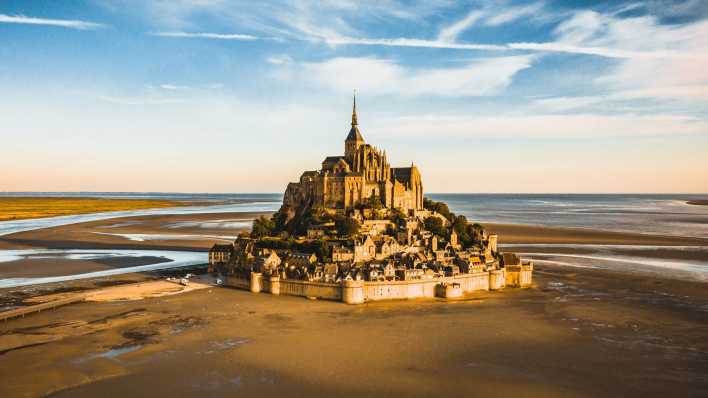 Das Kloster Mont-Saint-Michel bei Ebbe